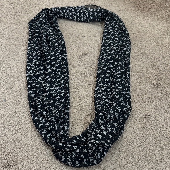 Cat Patterned Scarf - Picture 2 of 3